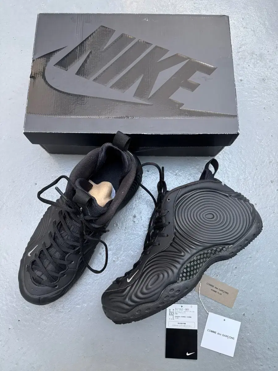 나이키 x 꼼데가르송 옴므 플러스 에어 폼포짓 원 블랙 NIKE x CD